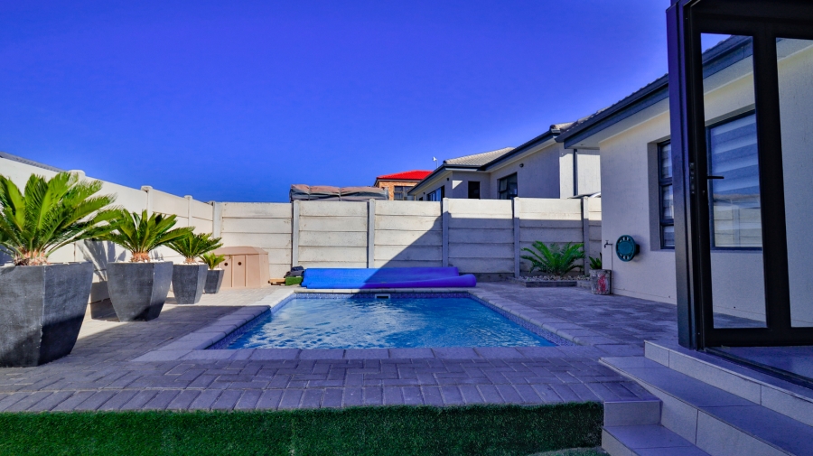 4 Bedroom Property for Sale in Seemeeu Park Western Cape